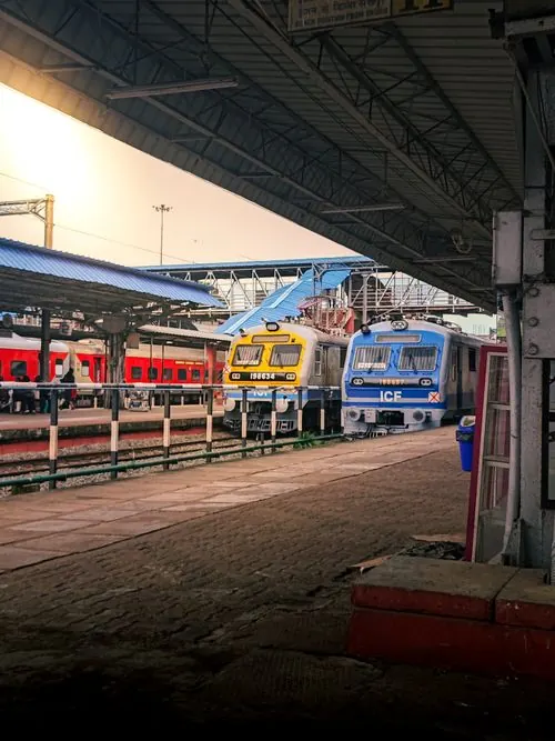 indian-railway-station-train-4
